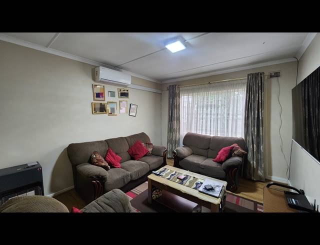 5 BEDROOM FREESTANDING FOR SALE IN ALLANDALE